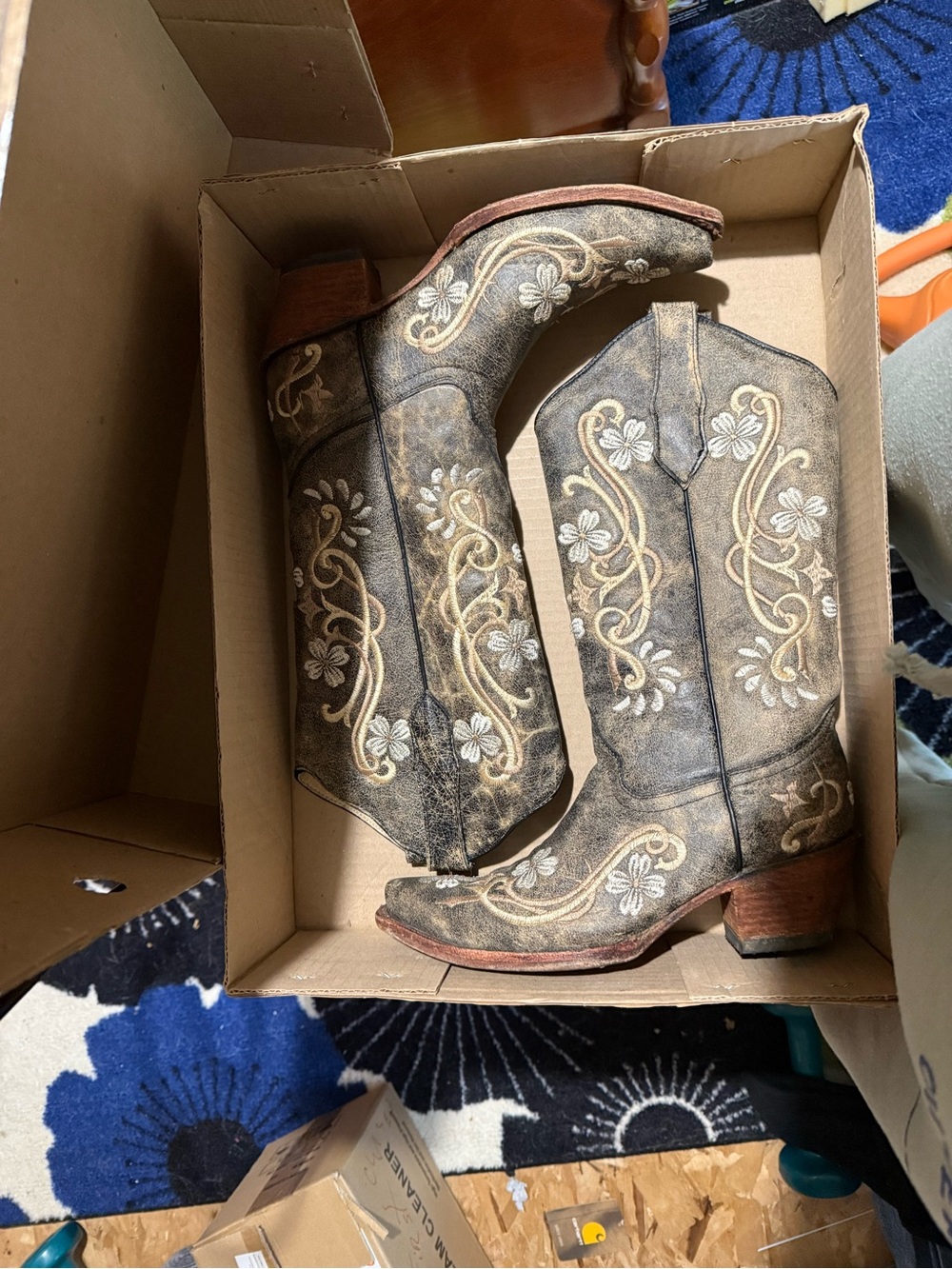 Buckle Distressed Brown Western Heeled Cowboy Boots with Cream Embroidery